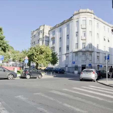 Charming Flat In Center Lissabon